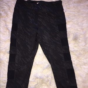 Forever 21 activewear cropped printed leggings